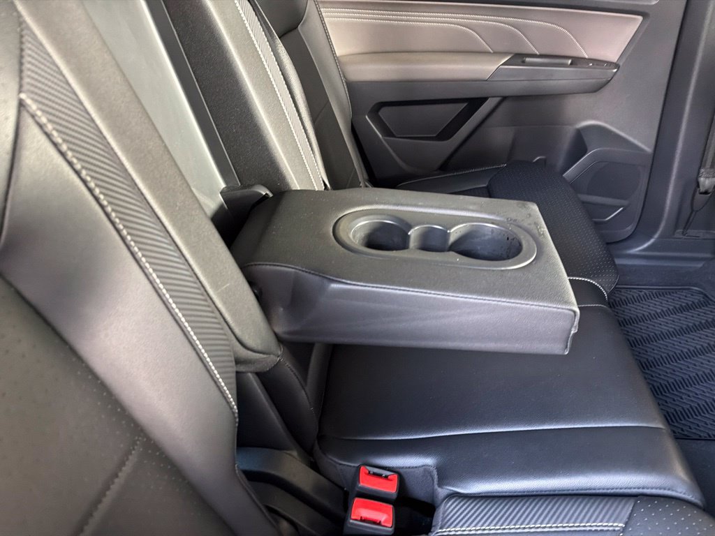 Used 2021 Volkswagen Atlas Cross Sport SE w/ Panoramic Sunroof Package FWD image 32