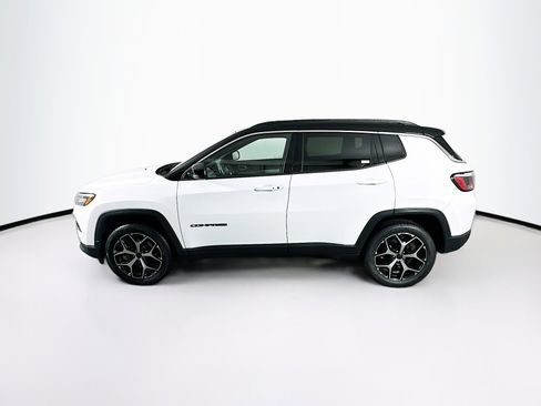 Used 2025 Jeep Compass Limited image 4