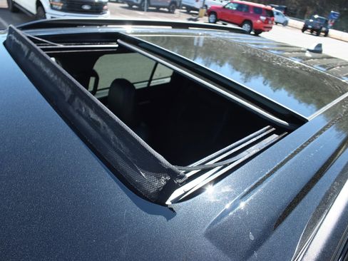 Used 2025 Ford Explorer ST image 9