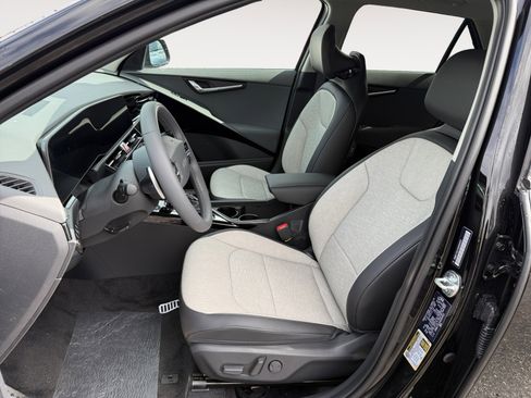 New 2025 Kia Niro SX Touring image 10