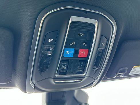 New 2025 Jeep Grand Cherokee L Altitude image 17