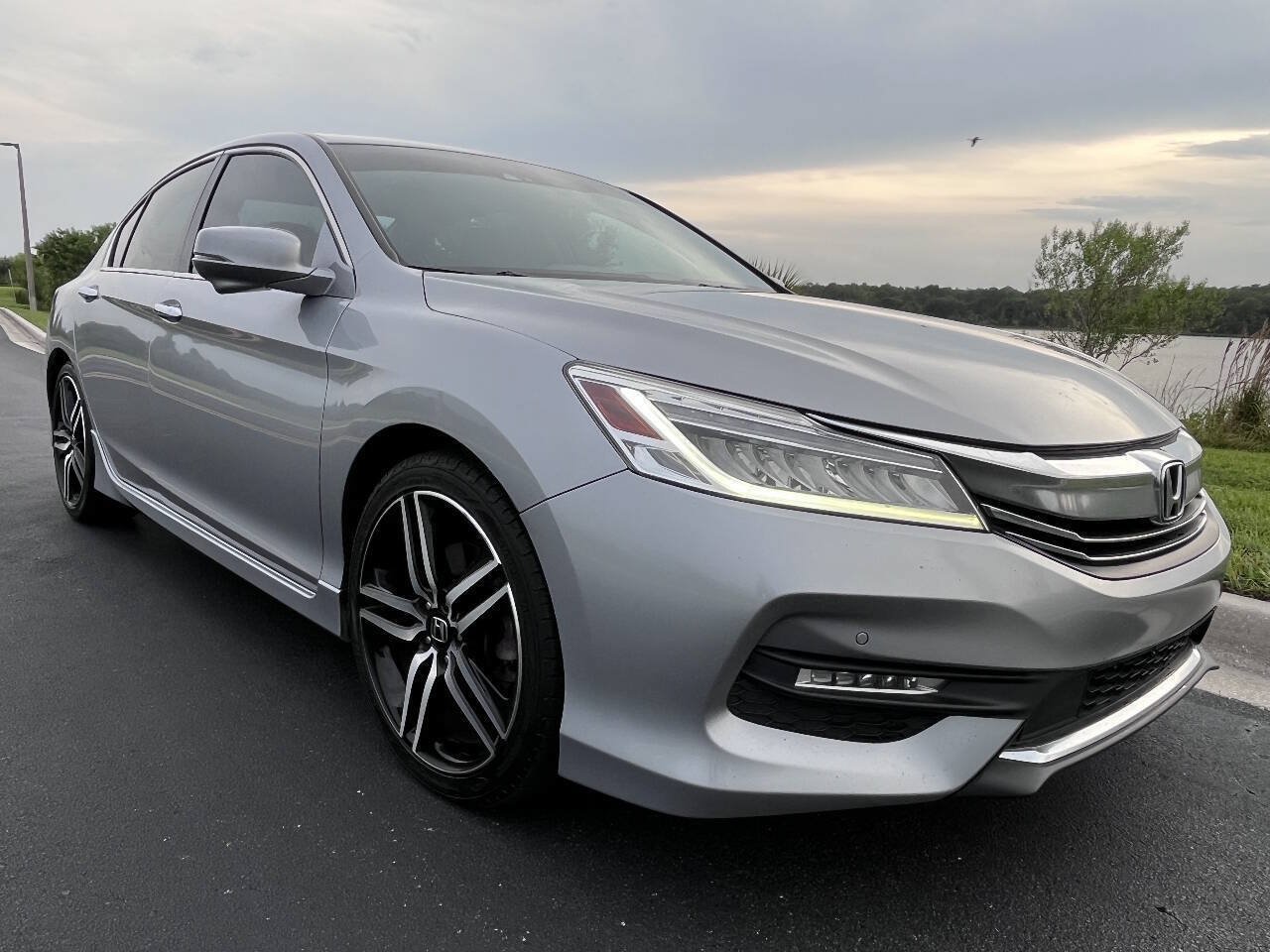 Used 2017 Honda Accord Touring image 16