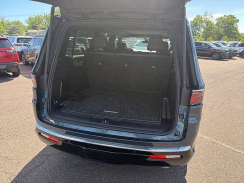 Certified 2024 Jeep Wagoneer L Series III w/ Premium Group I AWD/4WD image 21