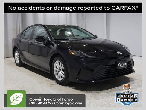 Used 2025 Toyota Camry LE image 1