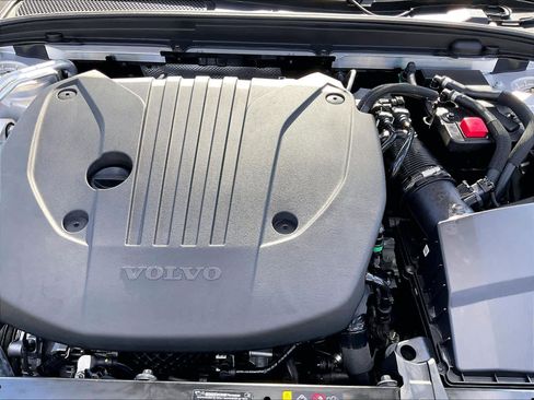Used 2025 Volvo V60 B5 Cross Country Plus image 13