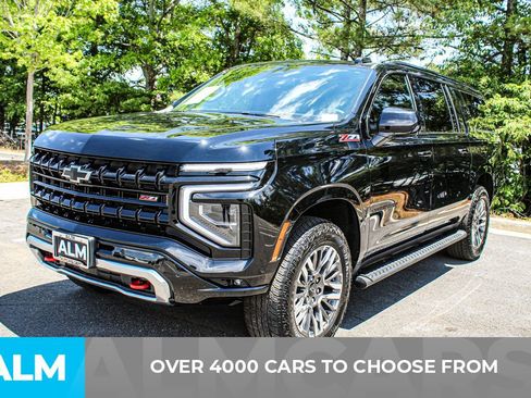 Used 2025 Chevrolet Suburban Z71 AWD/4WD image 3
