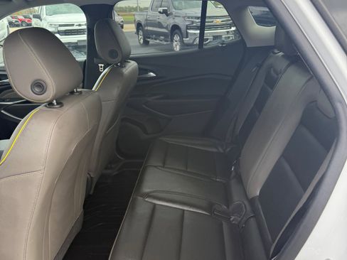 Used 2025 Chevrolet Trax ACTIV w/ Sunroof Package FWD image 11