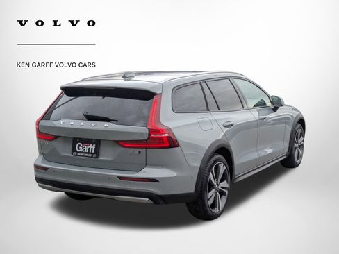 Certified 2025 Volvo V60 B5 Cross Country Plus image 3
