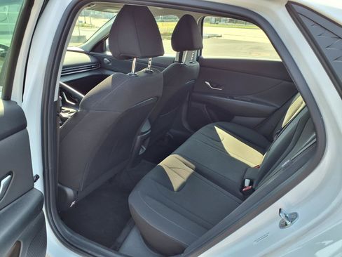 Used 2025 Hyundai Elantra SEL FWD image 23