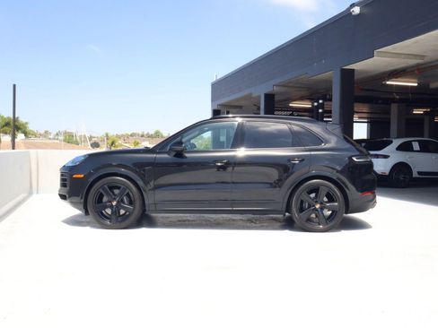 Certified 2024 Porsche Cayenne AWD/4WD image 2