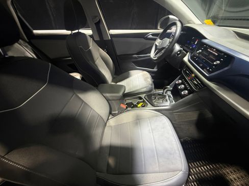 Used 2023 Volkswagen Taos SE w/ Panoramic Sunroof Package FWD image 19