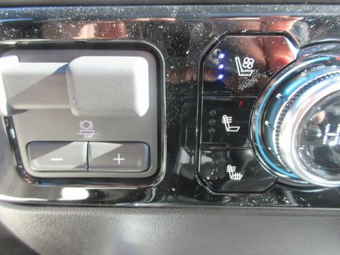 New 2026 GMC Sierra 1500 SLT w/ SLT Convenience Package image 21