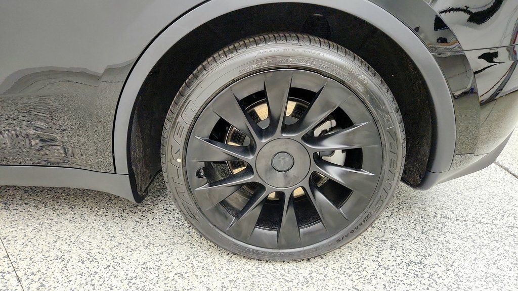 Used 2024 Tesla Model Y Long Range AWD/4WD image 9