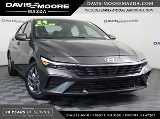 Used 2024 Hyundai Elantra SEL image 1