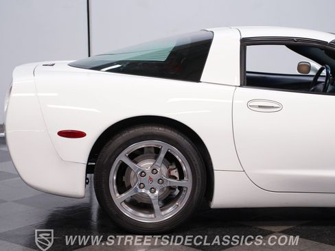 Used 2004 Chevrolet Corvette Coupe w/ Roof Package RWD image 24