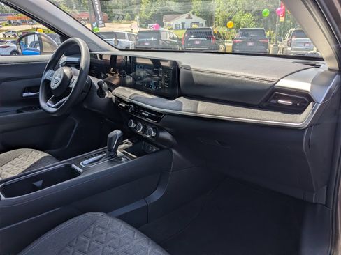 Used 2025 Nissan Kicks SV FWD image 28
