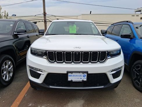 Used 2023 Jeep Grand Cherokee Limited w/ Luxury Tech Group II AWD/4WD image 3