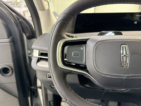 New 2025 Lincoln Navigator L Reserve image 14