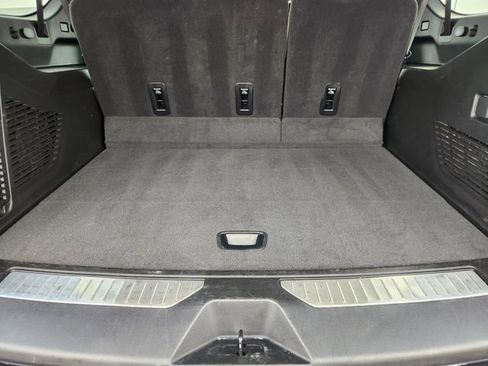 Used 2025 Chevrolet Suburban Premier RWD image 33