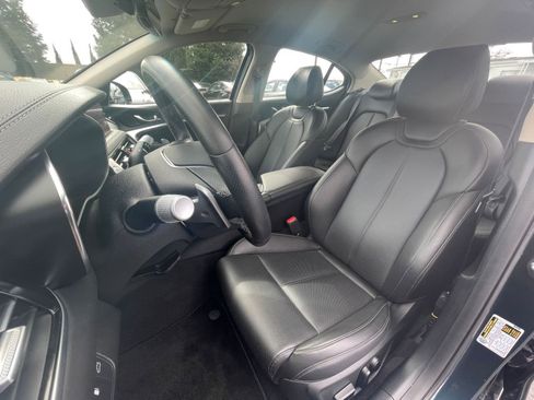 Used 2025 Genesis G70 2.5T image 31