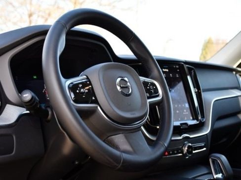Used 2025 Volvo XC60 B5 Plus image 10