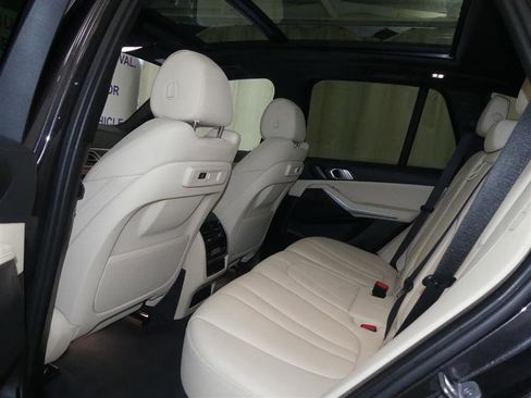 Used 2022 BMW X5 xDrive40i w/ Premium Package image 22