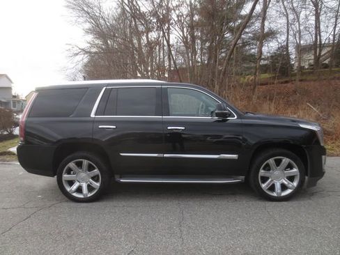 Used 2015 Cadillac Escalade Luxury image 14