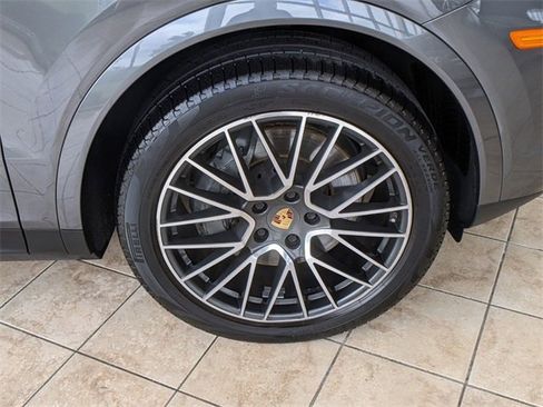 Used 2019 Porsche Cayenne S image 9