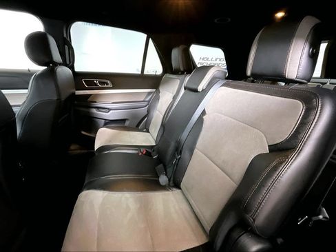 Used 2017 Ford Explorer XLT w/ Equipment Group 202A FWD image 21