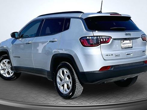 Used 2024 Jeep Compass Latitude AWD/4WD image 4