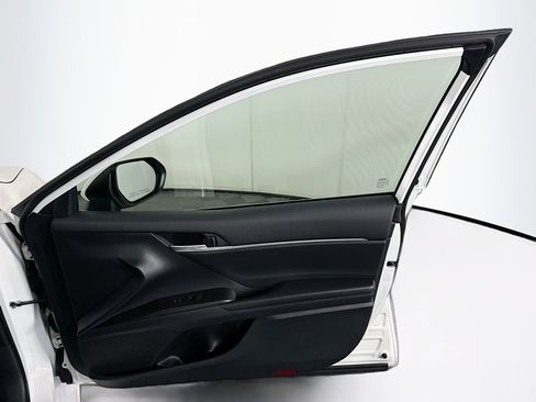 Used 2023 Toyota Camry SE image 29