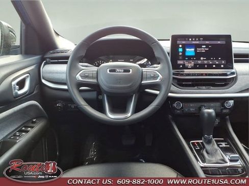 Used 2024 Jeep Compass Latitude AWD/4WD image 15
