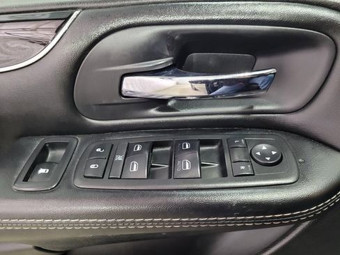 Used 2019 Dodge Grand Caravan SE image 42