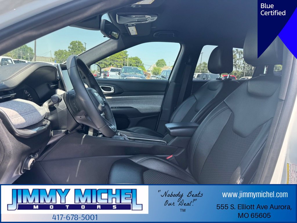 Used 2024 Jeep Compass Latitude AWD/4WD image 5