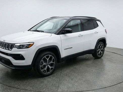 Used 2025 Jeep Compass Limited AWD/4WD image 3