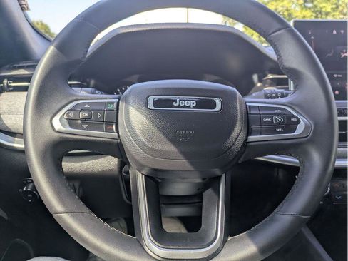 Used 2024 Jeep Compass Latitude image 19