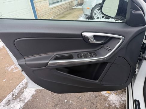 Used 2016 Volvo V60 T5 Cross Country Platinum w/ Climate Package image 12