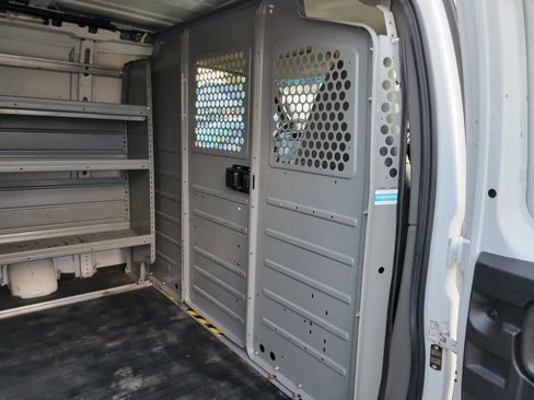 Used 2017 GMC Savana 2500 image 31