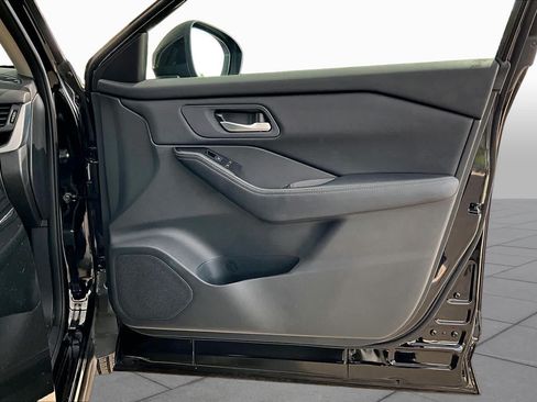 Certified 2025 Nissan Rogue SV AWD/4WD image 22
