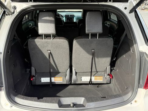 Used 2014 Ford Explorer XLT w/ Equipment Group 202A image 18