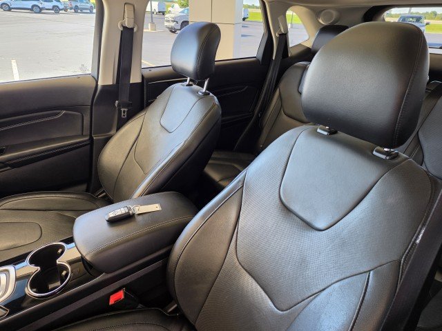 Used 2018 Ford Edge Titanium w/ Equipment Group 301A AWD/4WD image 11