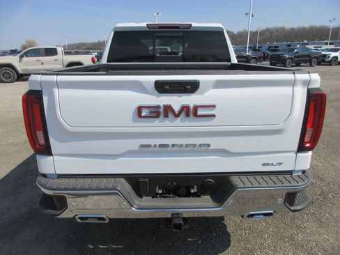 New 2026 GMC Sierra 1500 SLT image 5