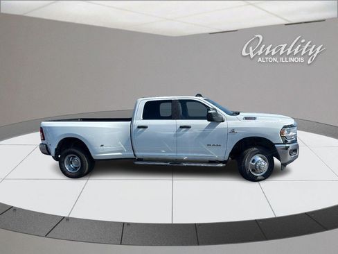 Used 2024 RAM 3500 Big Horn AWD/4WD image 3