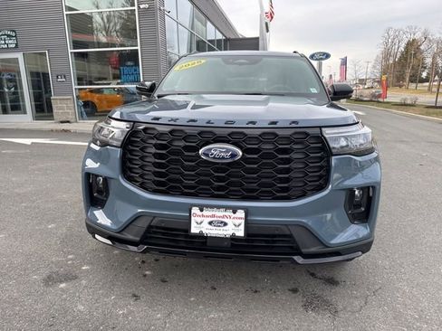 Certified 2025 Ford Explorer ST-Line image 3