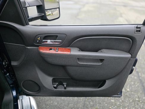 Used 2011 Chevrolet Silverado 3500 LTZ image 50