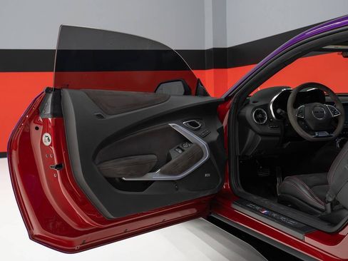Used 2018 Chevrolet Camaro ZL1 RWD image 38