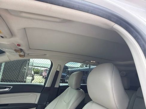 Used 2017 Ford Edge Titanium w/ Equipment Group 302A FWD image 9