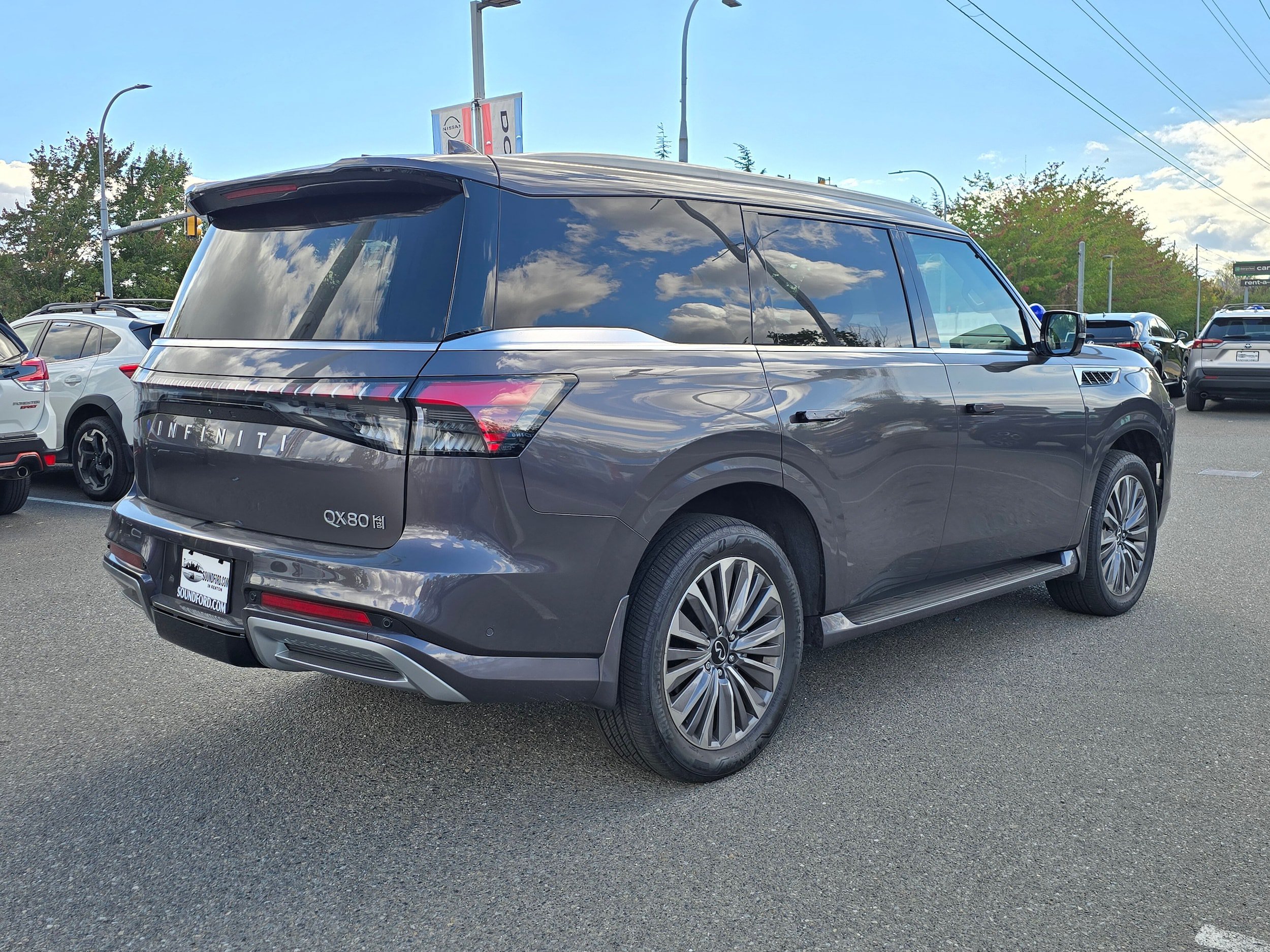 Used 2025 INFINITI QX80 Luxe AWD/4WD image 6