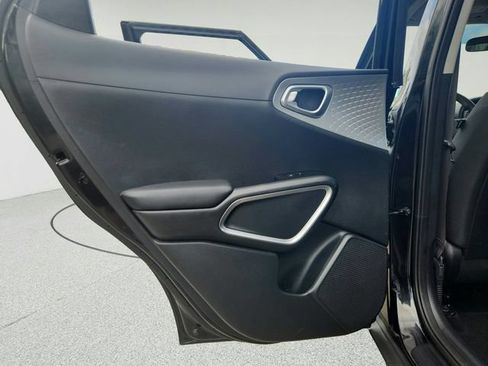 Used 2023 Kia Soul LX w/ LX Technology Package FWD image 18