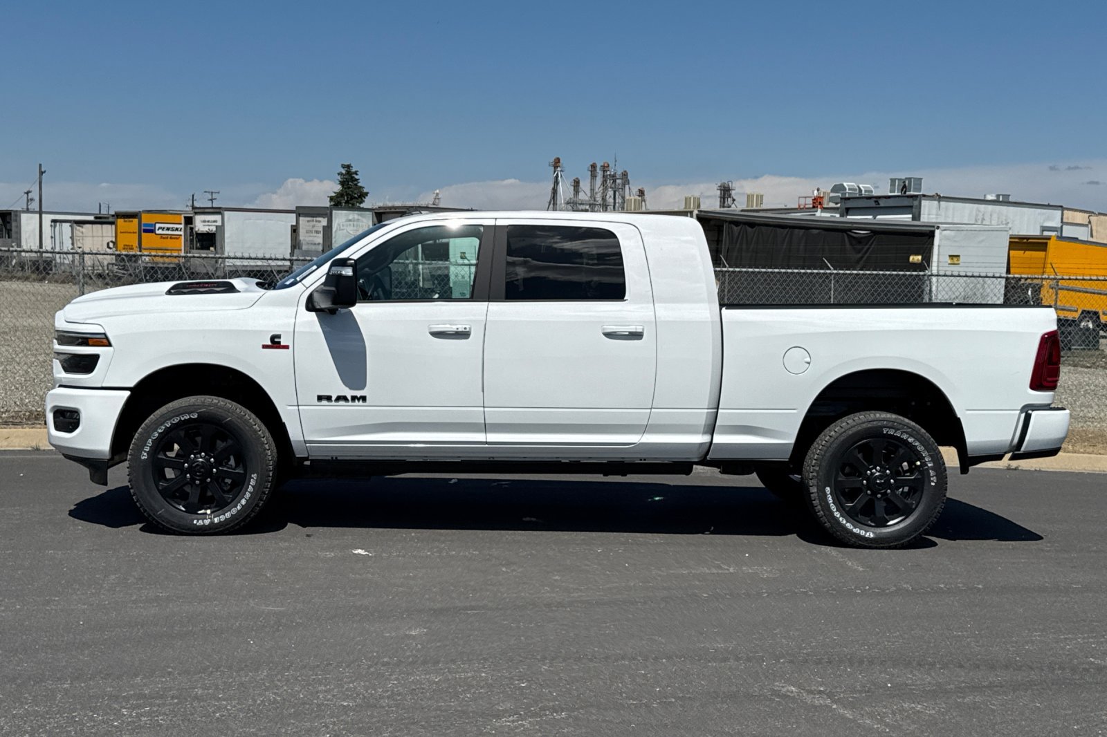 New 2026 RAM 2500 Laramie AWD/4WD image 6
